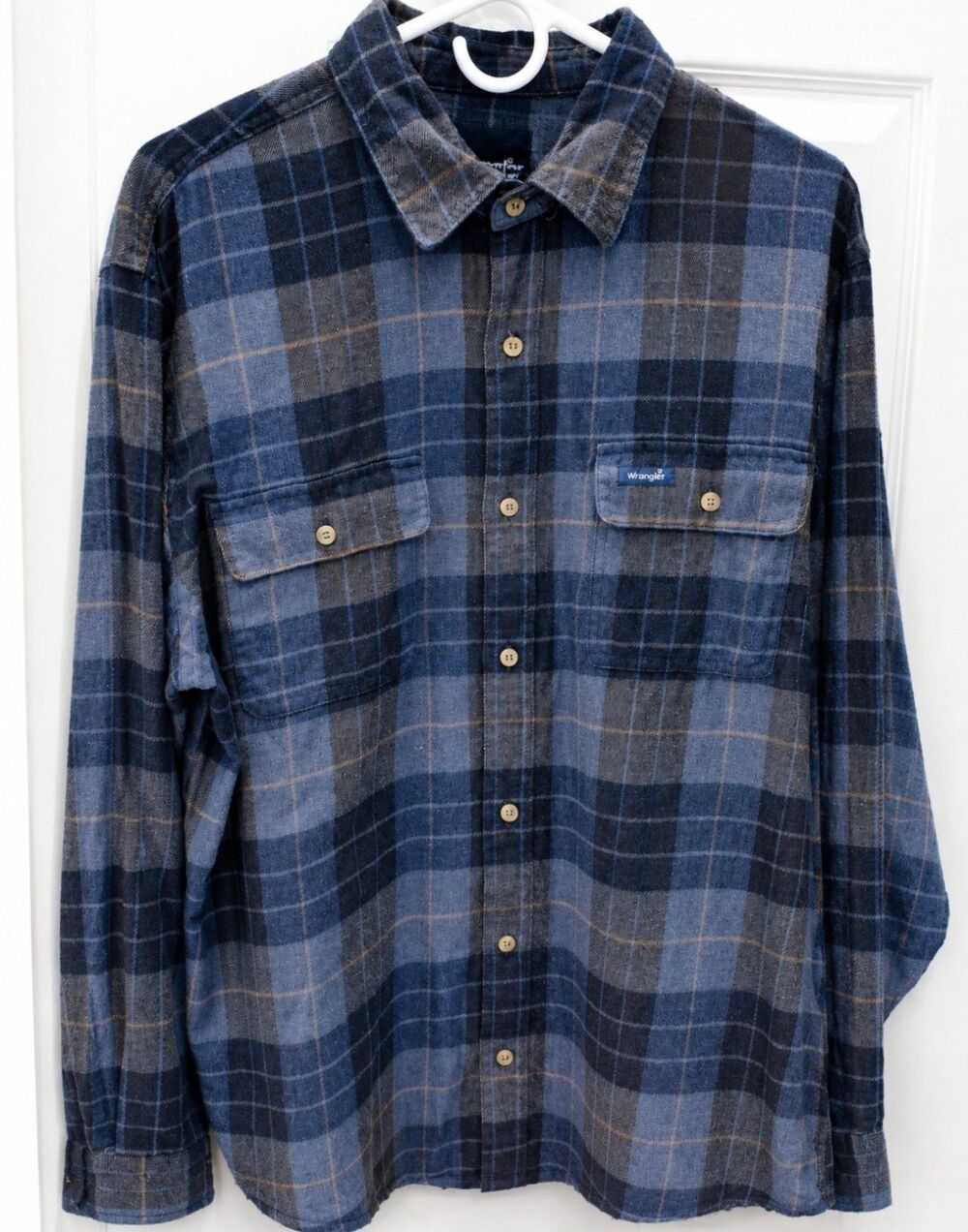 Wrangler Men's Long Sleeve Blue Plaid Flannel Button-Front Shirt